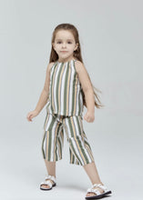 Load image into Gallery viewer, VERTICAL STRIPE CULOTTES W/ POCKETS AND BOTTON
